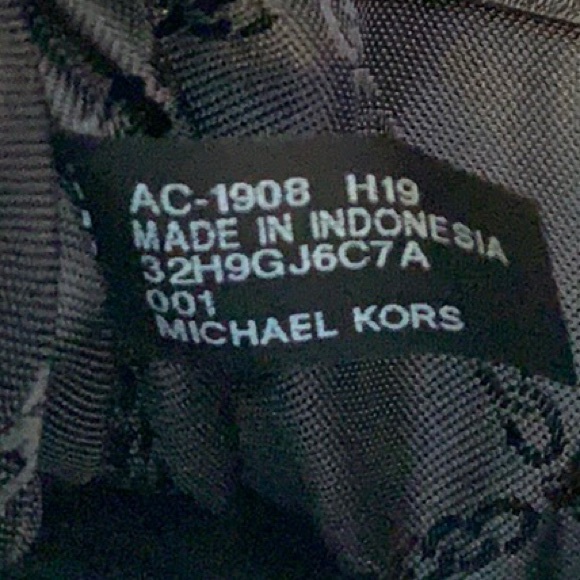 🖤New MICHAEL KORS 🖤LARGE FLAP BLACK CHAIN XBODY - Picture 5 of 10